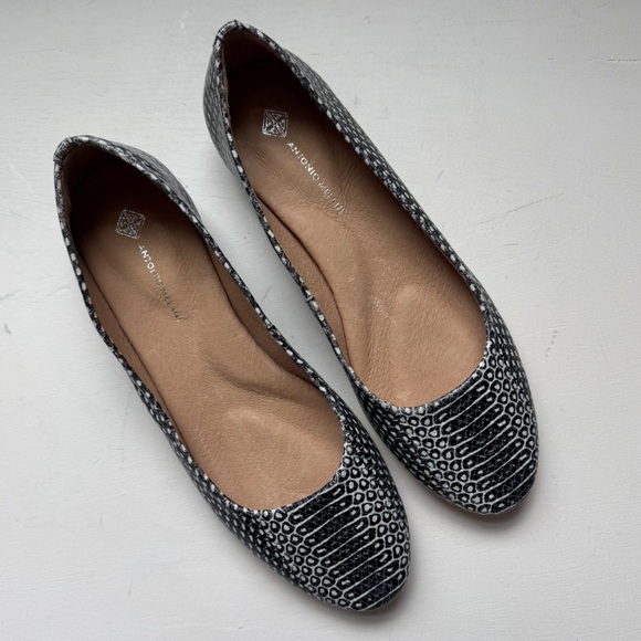 Antonio Melani Vintal Genuine Leather Reptile Print Flats - Picture 2 of 12